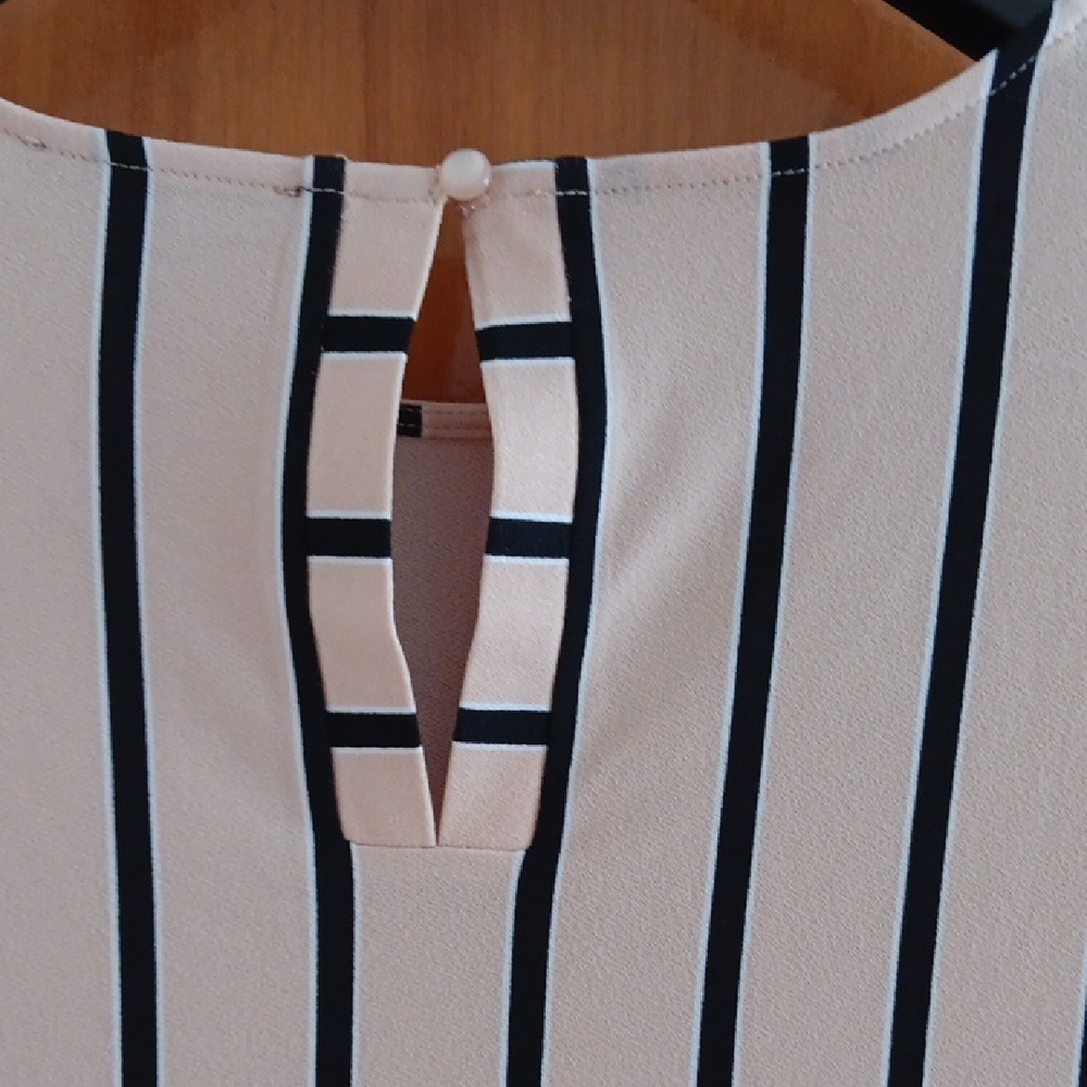 Adrianna Papell Black and White Puff Sleeve Blouse - Picture 6 of 6